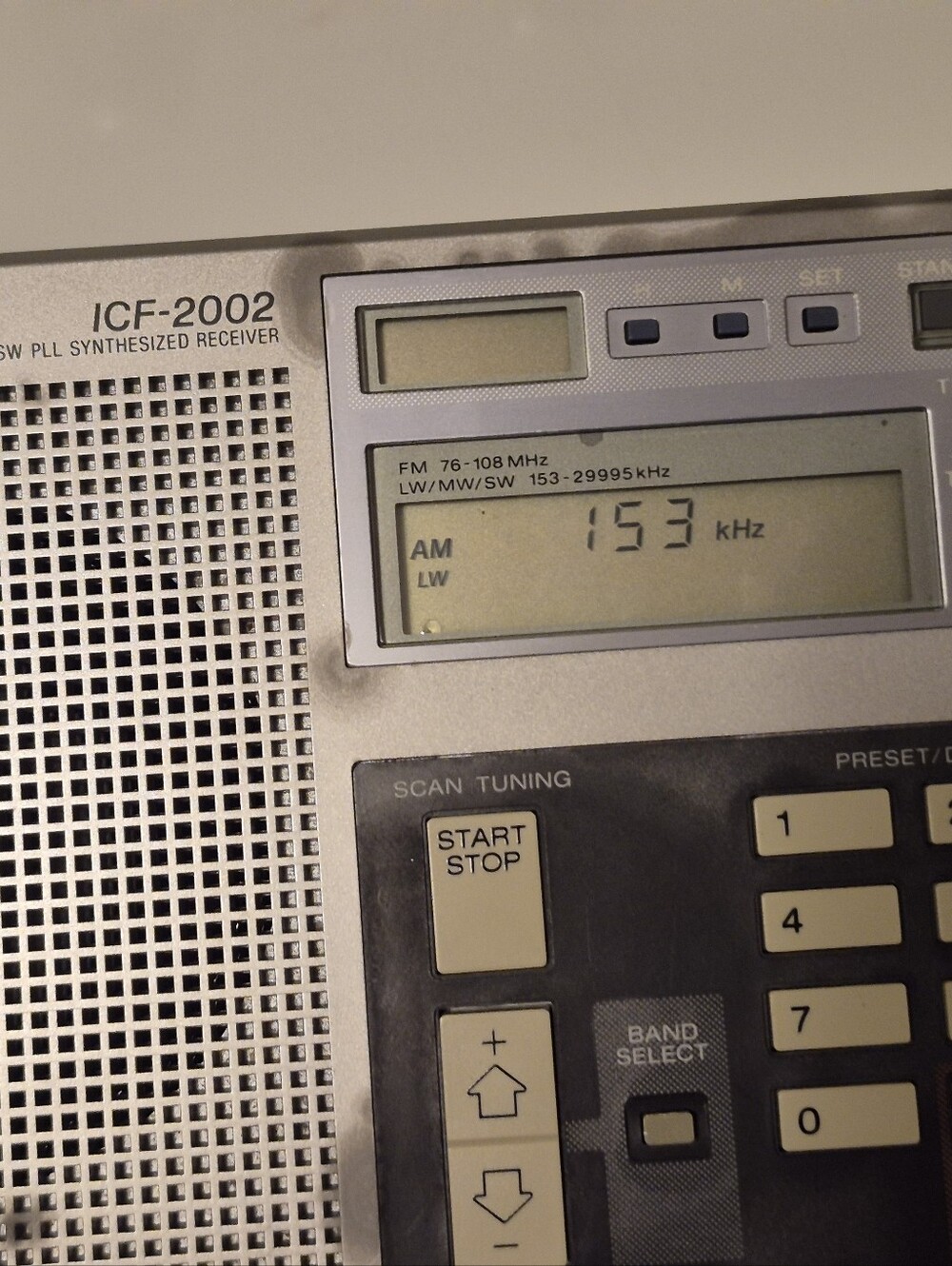 Vintage Sony Icf-2002 Radio - Picture 11 of 13
